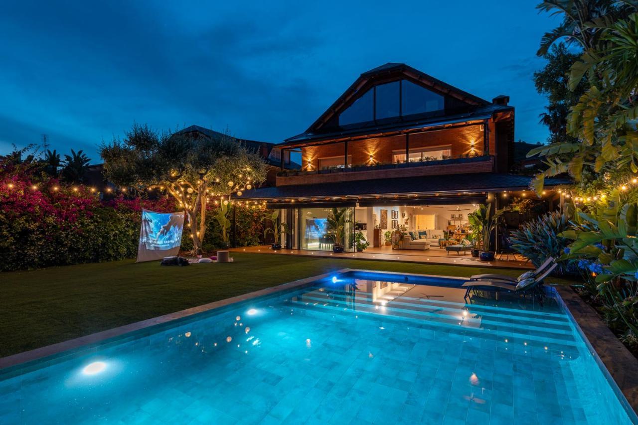 Villa Barcelona'S Tropical Oasis Sant Just Desvern Esterno foto